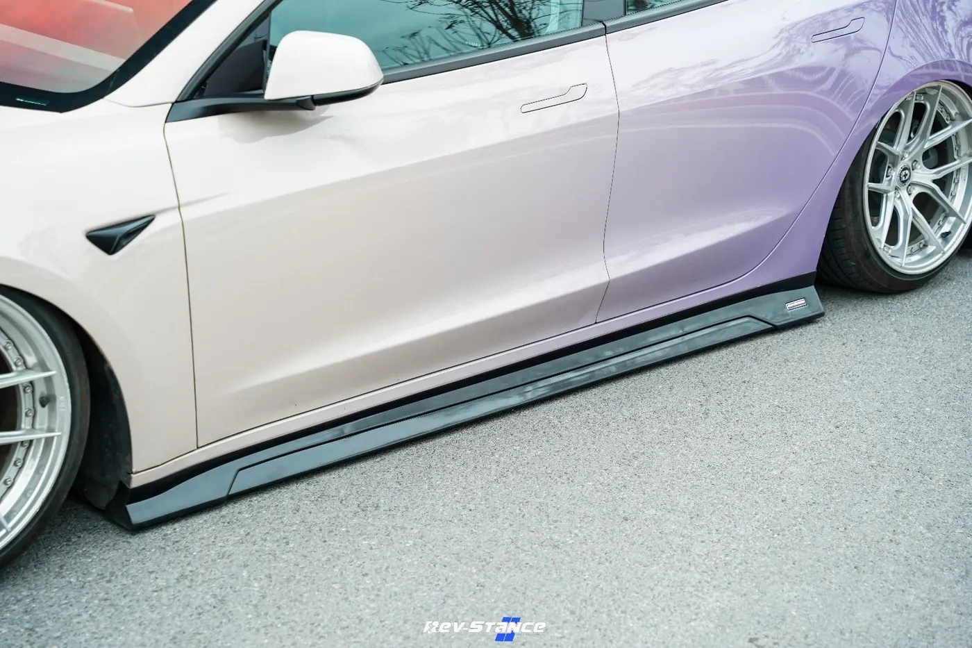 กระโปรงข้าง REV-STANCE สำหรับ Tesla Model 3