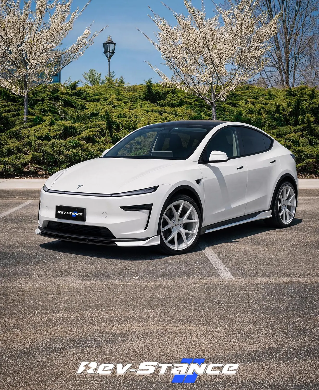 Tesla Model Y ที่ติดตั้งชุดแต่ง REV-STANCE